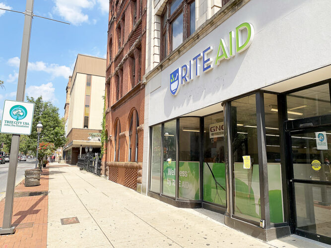 As pharmacies close, drug plan middlemen face scrutiny